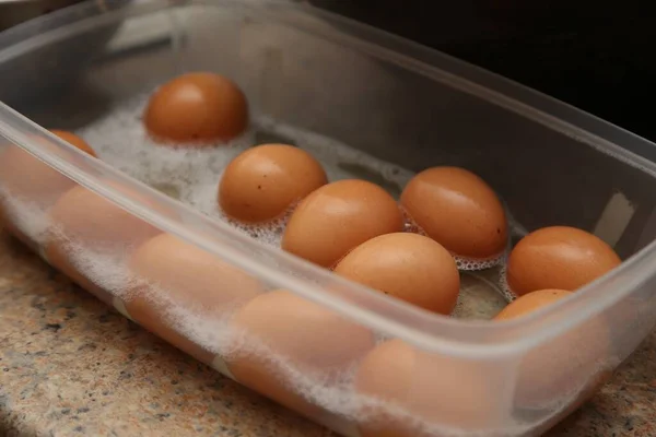 Cerradura Huevos Lavados Cerca Del Fregadero Cocina —  Fotos de Stock