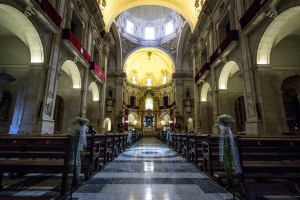 Egy Alacsony Szög Lövés Santa Maria Bazilika Elche Belsejében Spanyolországban — Stock Fotó