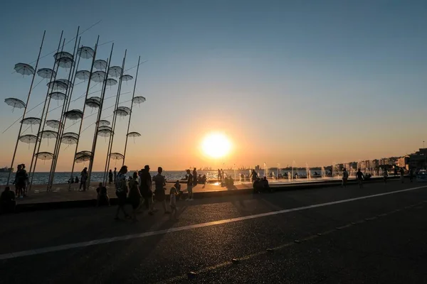 Die Menschen Strand Bei Sonnenuntergang — Stockfoto