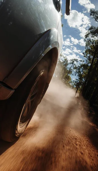 Vertical Closeup Shot Vehicle Driving Sand Surrounded Trees — Stock Photo, Image