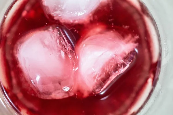 Overhead Shot Grape Juice Ice Glass — Stock Photo, Image
