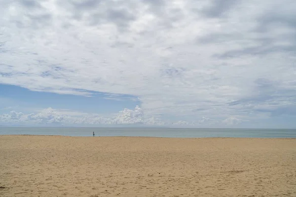 Paysage Plage Entouré Par Mer Sous Ciel Nuageux Journée Andalousie — Photo