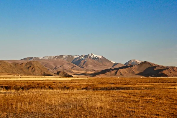 Paisaje Montañoso Con Hierba Seca Colinas Rocosas —  Fotos de Stock