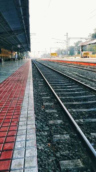 Вертикальный Снимок Железнодорожного Вокзала Вид Платформу — стоковое фото