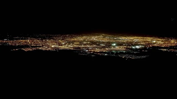 Egy Légi Felvétel Egy Ragyogó Városról Éjszaka — Stock Fotó