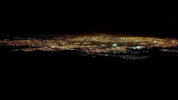 Una Toma Aérea Paisaje Urbano Brillante Por Noche — Foto de Stock