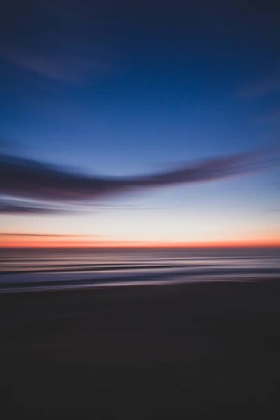 Захоплюючий Знімок Відображення Барвистого Заходу Сонця Довгим Ефектом Експозиції — стокове фото