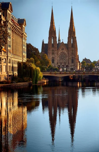 Egy Függőleges Felvétel Szent Pál Templomról Strasbourgban Franciaországban — Stock Fotó