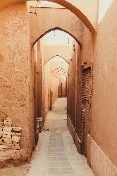 Een Verticaal Shot Van Traditionele Steegjes Van Yazd — Stockfoto