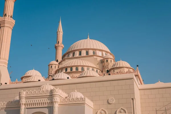 Mesquita Maghfirah Nos Emirados Árabes Unidos Com Suas Cúpulas Torres — Fotografia de Stock