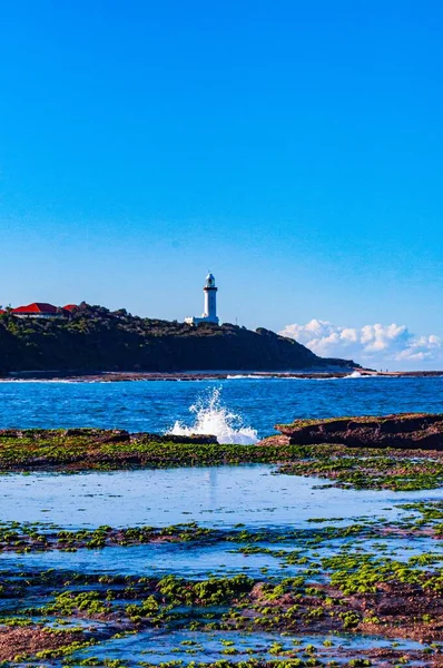 Vertical Shot Coast Sea Lighthouse Background — Stock Photo, Image