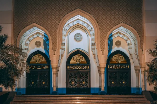 Красивый Дизайн Главного Входа Здание Мечети — стоковое фото