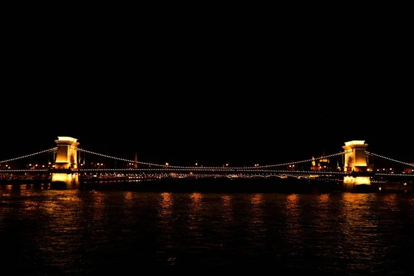 Μαγευτική Γέφυρα Αλυσίδας Szechenyi Lanchid Νύχτα Στην Όμορφη Βουδαπέστη Ουγγαρία — Φωτογραφία Αρχείου