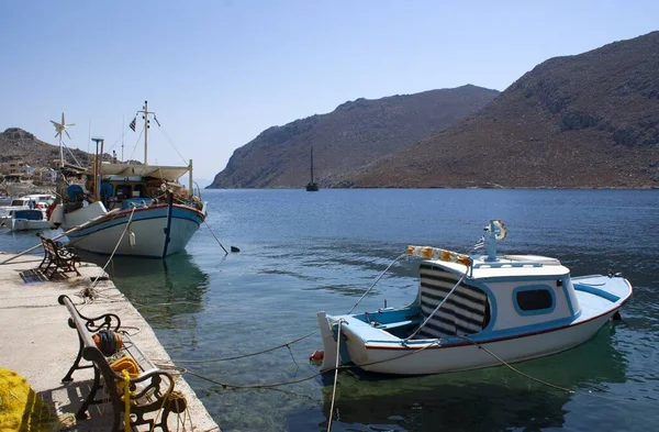 Vista Los Barcos Pesqueros Tradicionales Bahía Pedi Isla Griega Symi —  Fotos de Stock