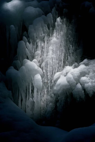 Μια Κάθετη Λήψη Του Καταρράκτη Του Πάγου Auvergne Rhone Alpes — Φωτογραφία Αρχείου