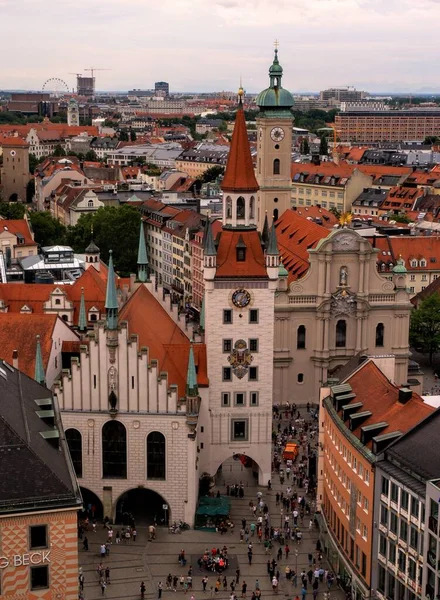 Высокоугольный Снимок Старой Ратуши Мюнхене — стоковое фото