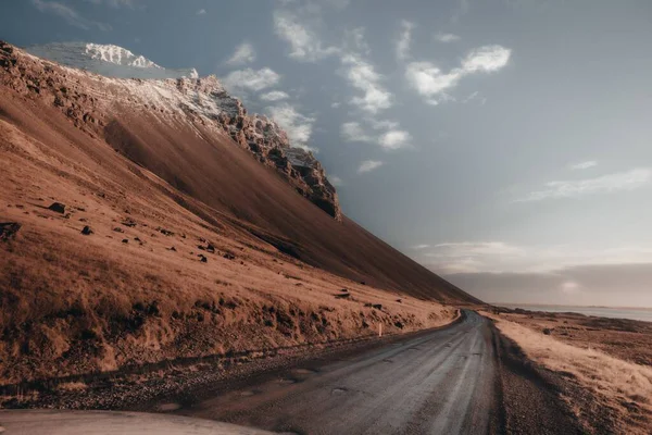 Une Autoroute Près Des Collines Par Une Journée Sombre Islande — Photo