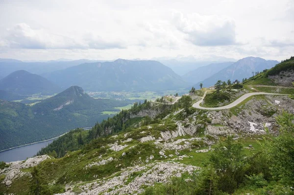 Uma Cena Tirar Fôlego Dos Icônicos Alpes Áustria Dia Nublado — Fotografia de Stock