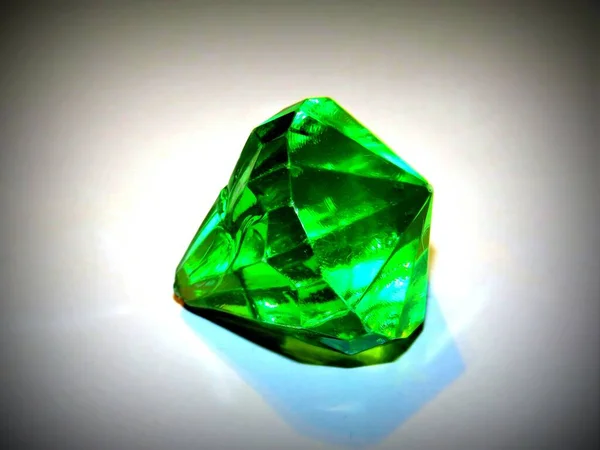 Closeup Shot Green Gemstone White Surface — Stock Photo, Image