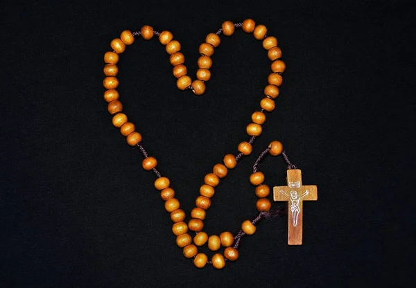 Een Ketting Vorm Van Een Hart Het Christelijke Kruis — Stockfoto