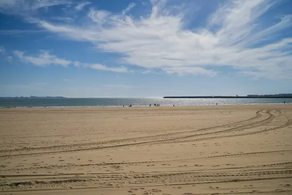 Beautiful View Sandy Beach Cloudy Blue Sky Background — Stock Photo, Image