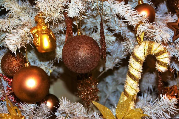 Disparo Clausura Los Ornamentos Navideños Sobre Árbol Blanco Navidad —  Fotos de Stock