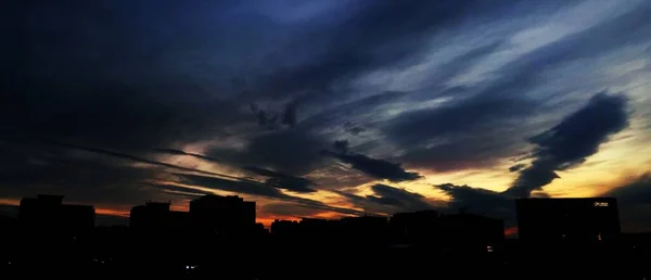 Tiro Panorâmico Céu Dramático Pôr Sol — Fotografia de Stock