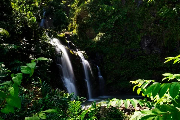 3个姐妹的美丽风景落在夏威夷毛伊岛Hana的路上 — 图库照片