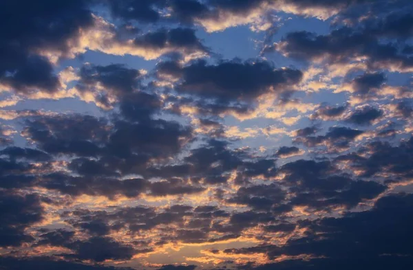 Vista Hipnotizante Das Nuvens Céu Azul — Fotografia de Stock