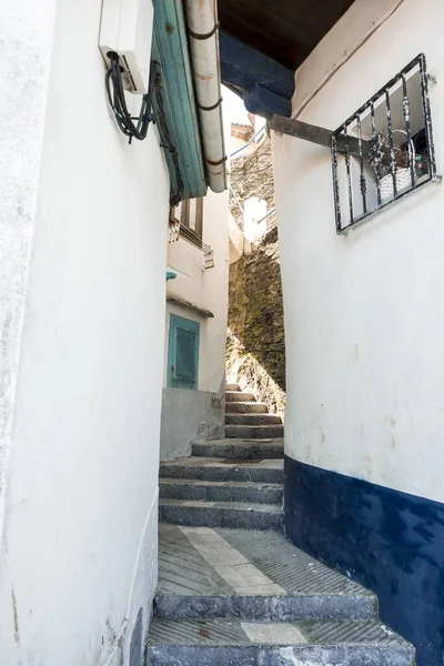 Estrecho Camino Peatonal Través Los Coloridos Edificios Capturados España — Foto de Stock