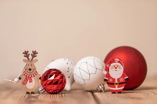 Een Close Shot Van Kleurrijke Kerst Ornament Ballen Met Kleine — Stockfoto