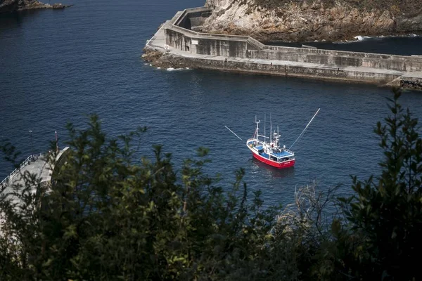 Seascape Boat Captured Coastal Town Cudillero Spain — Stock Photo, Image