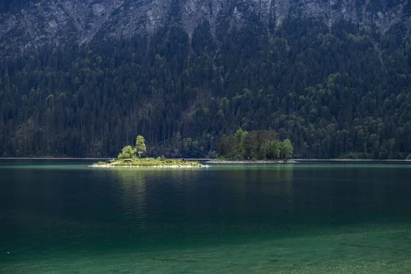 Der Eibsee Deutschland Tag Vor Dem Berg — Stockfoto