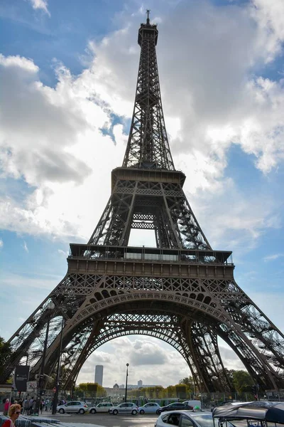 Κάθετη Λήψη Του Πύργου Του Άιφελ Στο Παρίσι Γαλλία — Φωτογραφία Αρχείου