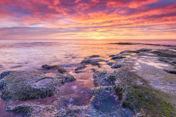 Paysage Mer Sous Ciel Nuageux Lors Coucher Soleil Couper Souffle — Photo