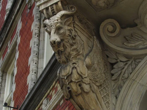 Amsterdam Nederländerna Jul 2012 Man Get Eller Bagge Formad Gargoyle — Stockfoto