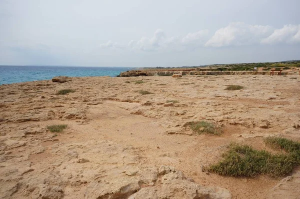 Het Strand Bij Zee Grotten Overdag Ayia Cyprus — Stockfoto