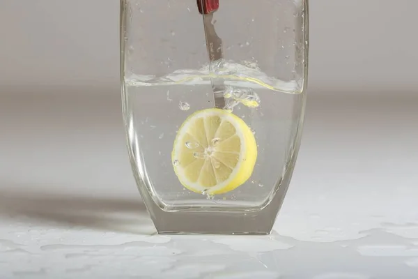 Cerradura Vaso Limonada Con Una Loncha Limón — Foto de Stock