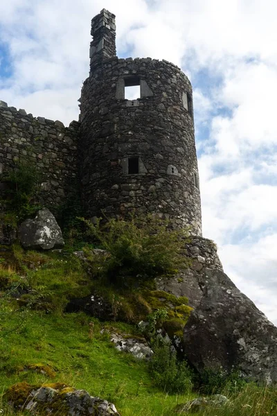 Eine Vertikale Aufnahme Der Überreste Eines Antiken Gebäudes Schottland — Stockfoto