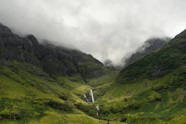 Mist Descending Mountains Scotland Daytime — Stock Photo, Image