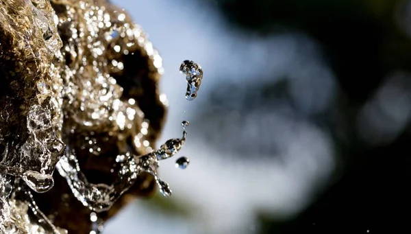 Closeup Shot Water Drops Sea Blurred Background — Stock Photo, Image