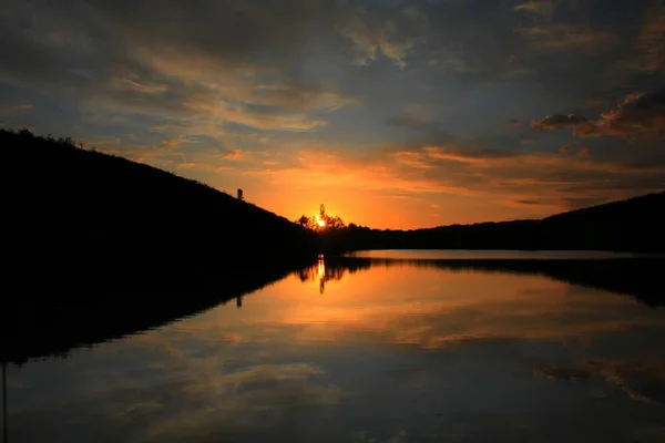 Ein Schöner Blick Auf Den Atemberaubenden Sonnenuntergang Über Einem Von — Stockfoto