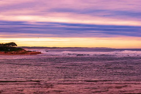 Ein Schöner Strand Während Des Lila Sonnenuntergangs — Stockfoto