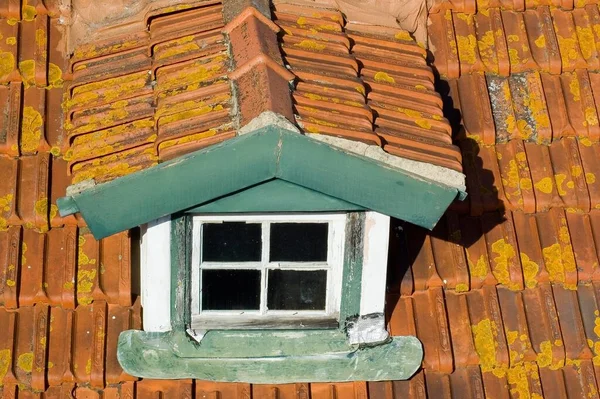 Vista Dall Alto Vecchio Tetto Rustico Con Vetrate Antiche Lisbona — Foto Stock