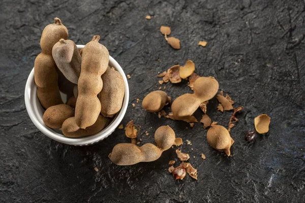 Eine Draufsicht Auf Reife Tamarinde Einer Weißen Tasse Und Auf — Stockfoto