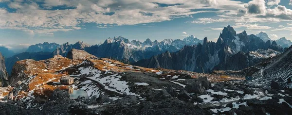 Eine Luftaufnahme Der Atemberaubenden Cadini Misurina Berge Bedeckt Mit Schnee — Stockfoto