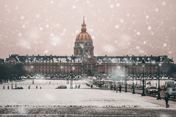 Красивый Снимок Инвалидов Париже Франция Снежной Погодой — стоковое фото
