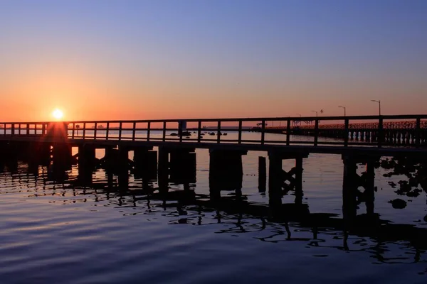 Ein Blick Auf Die Docks Und Die Untergehende Sonne Horizont — Stockfoto