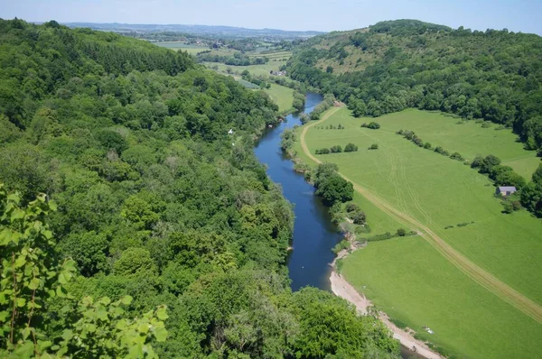 英国锡门德斯的怀伊河和美丽的自然风光的绿谷地区 — 图库照片