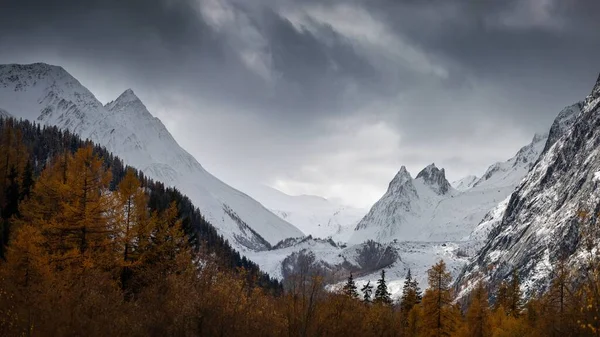 Breathtaking Aosta Valley Sharp Giant Mountains Covered Snow — Stock Photo, Image
